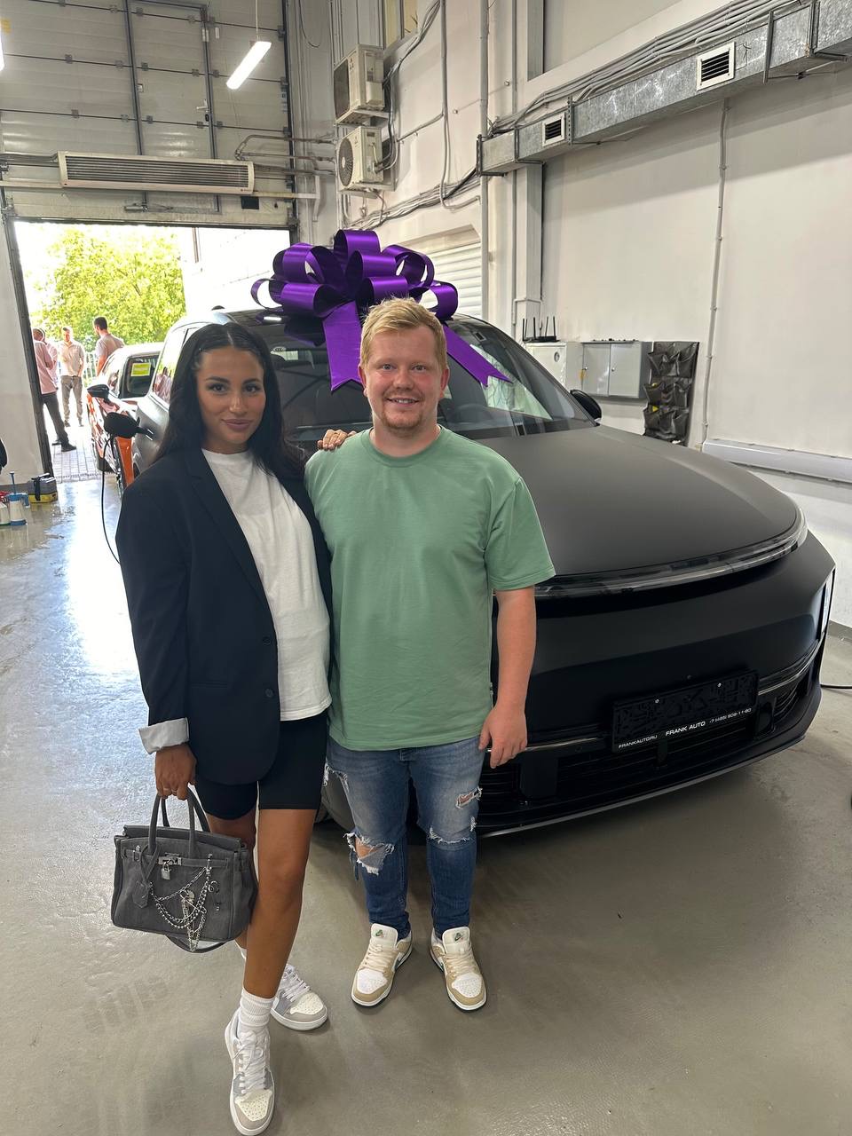 Покупатель получает автомобиль Lixiang L9 Max